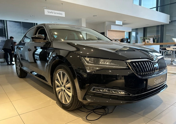Skoda Superb cena 155190 przebieg: 1, rok produkcji 2023 z Dolsk małe 704